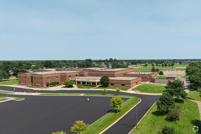 Oxbow Creek Elementary serves 1,028 students in grades K-5 with a 16:1 student-teacher ratio, where 74% score proficient in math and 66% in reading, ranking #84 among Minnesota elementary schools.