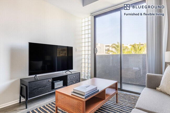 1423 N Curson Ave unit FL2-ID416, Los Angeles, CA 90046 - photo 3