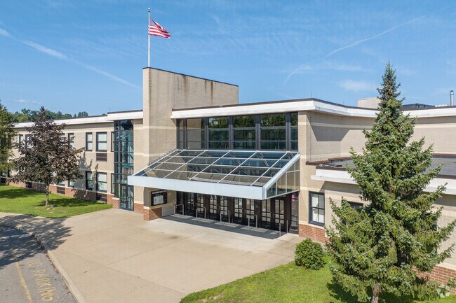 Leo E Solomon Elementary School serves 632 students in grades K-5.