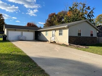 358 N Jefferson St, Zeeland, MI 49464