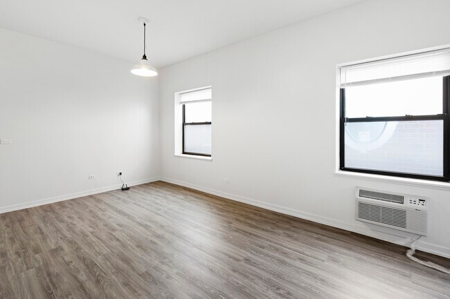 1136 W Wilson Ave unit 218, Chicago, IL 60640 - photo 2