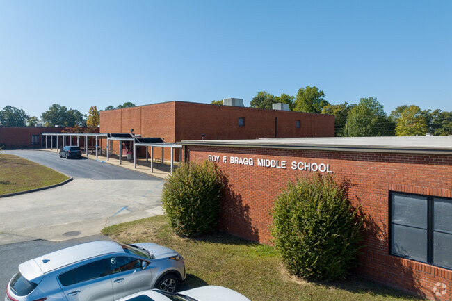 Bragg Middle School has 401 students for 1 counselor.