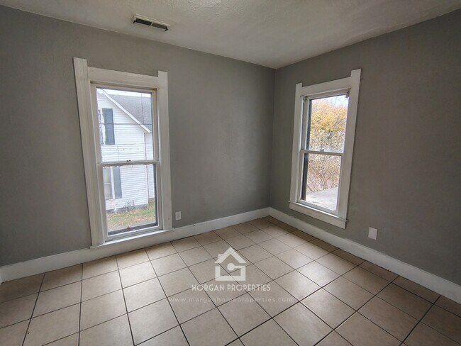 336 W 7th St unit .5, Anderson, IN 46016 - photo 7