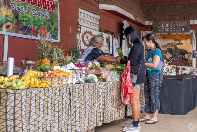 Head to the farmers market at Parker Ranch for fresh, local produce.