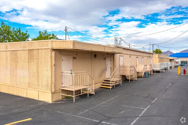 Robert Lunt Elementary School has mobile classrooms.