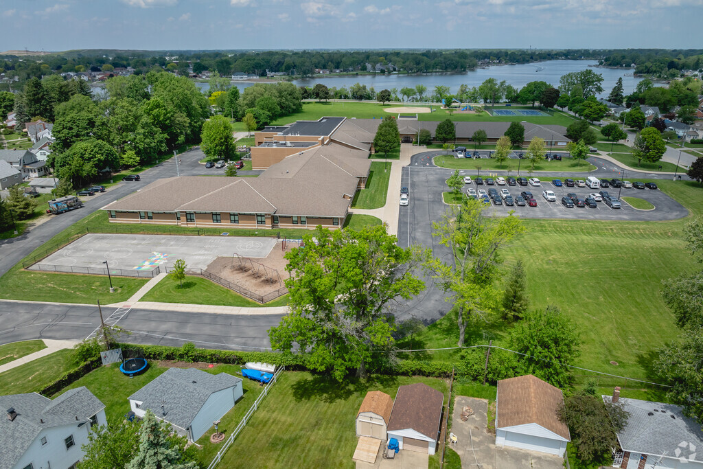 Ottawa River Elementary sits on the Ottawa river.