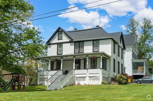 Large historical homes can be found throughout the greater Arbutus area.