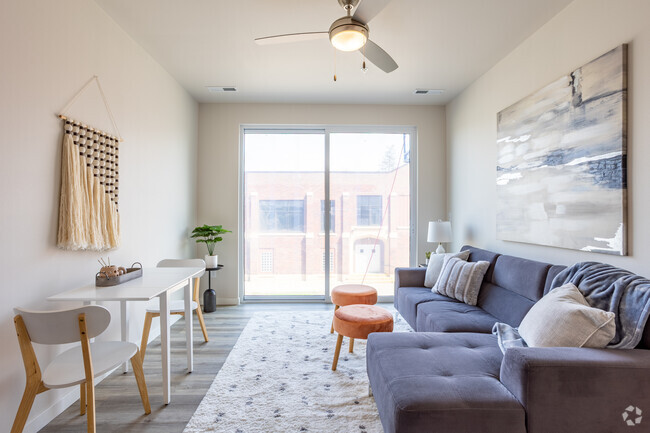 1BR, 1BA - 710SF - Living Room