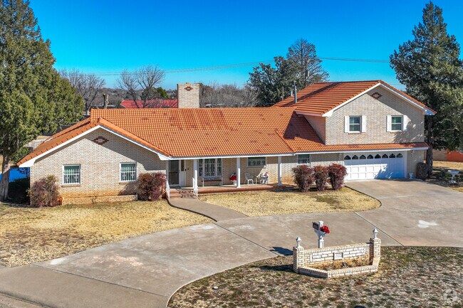 Larger homes in Portales with three or four bedrooms range from $100,000 to $400,000.