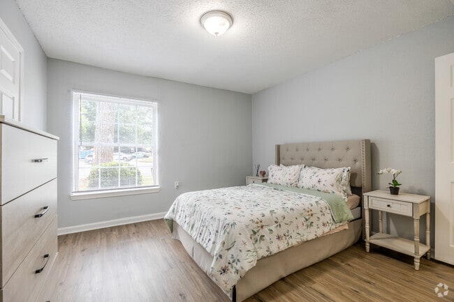 1BR, 1BA - 660SF - Bedroom