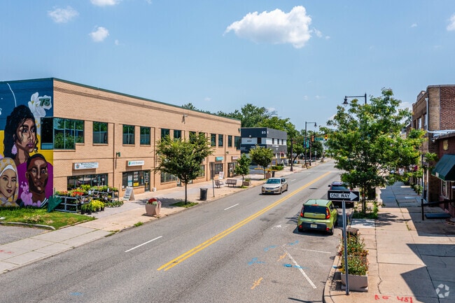 Downtown Highland Park features diverse dining and shopping.
