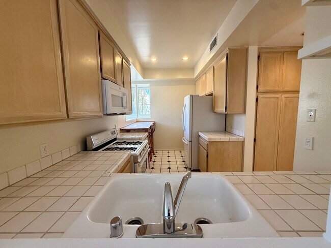 1937 Euclid St unit 105, Santa Monica, CA 90404 - photo 7