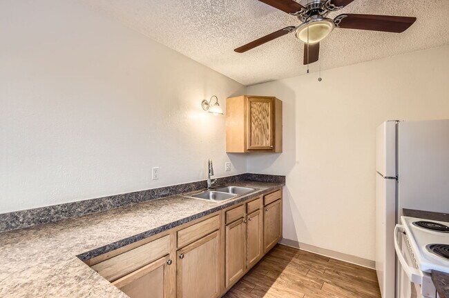 Cherrywood on 7th Avenue, Aurora, CO 80010 - photo 3