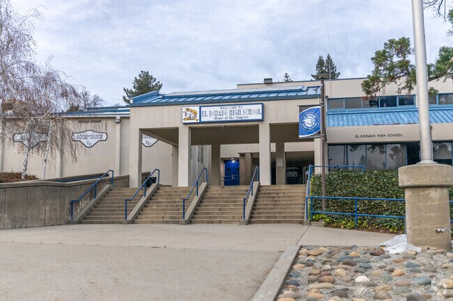 The student to teacher ratio at El Dorado High School in Placerville is 23 to 1.