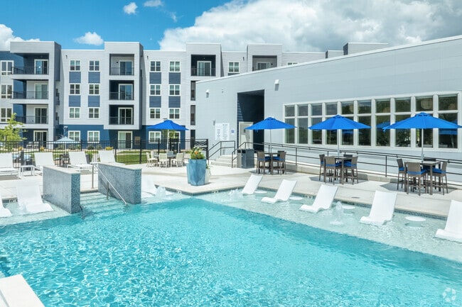 Signature Pointe, Madison, WI 53704 - photo 2