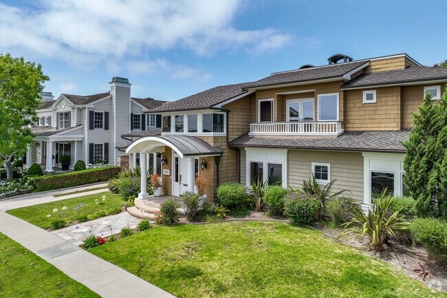 Beautiful custom homes line the streets of the Mariners neighborhood.