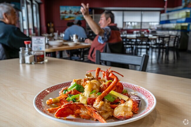 Hip Sing BBQ Restaurant in Kylawn serves up fresh lobster and crab.