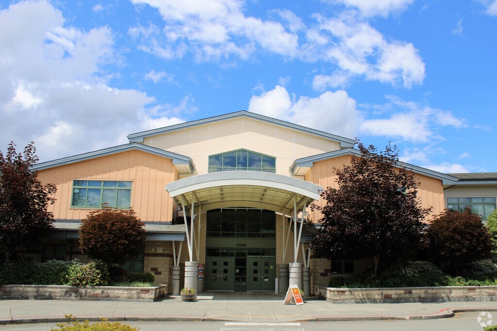 Main entrance to Frylands Elementary School in Monroe, Monroe WA