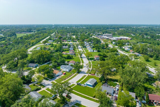 Beacon Hill is a South Chicago suburb located within the Chicago Heights community.