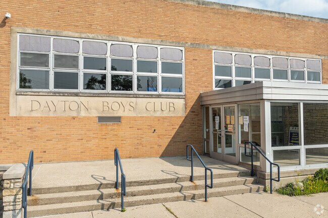 Dayton Smart Elementary School is located in Keowee St in Dayton.