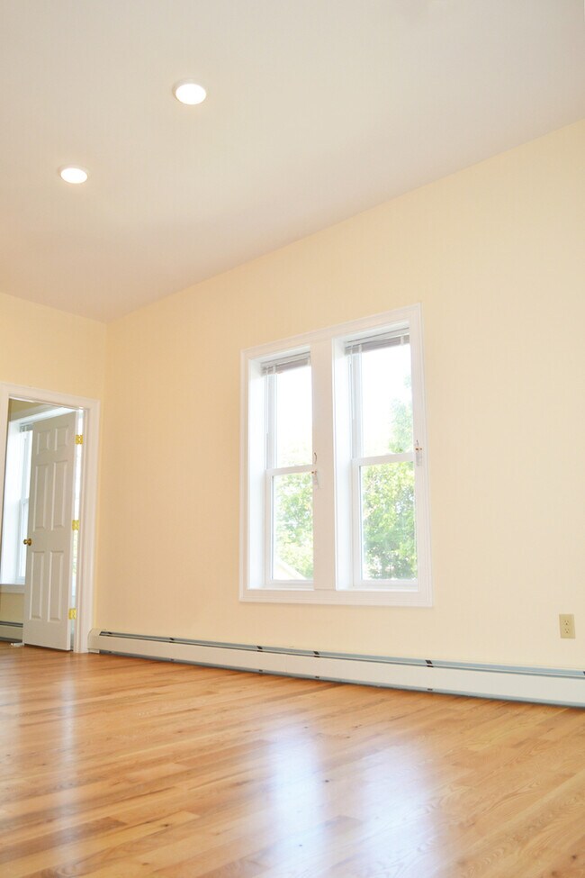 83 Park St unit 2, Burlington, VT 05401 - photo 4