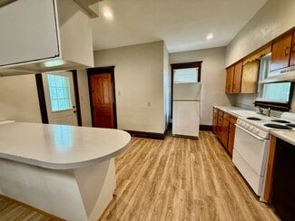 602 1st St NW, Waverly, IA 50677