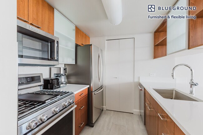 130 W 15th St unit FL6-ID1603, New York, NY 10011 - photo 6