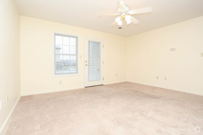 1BR, 1BA - 900 SF - Living Room