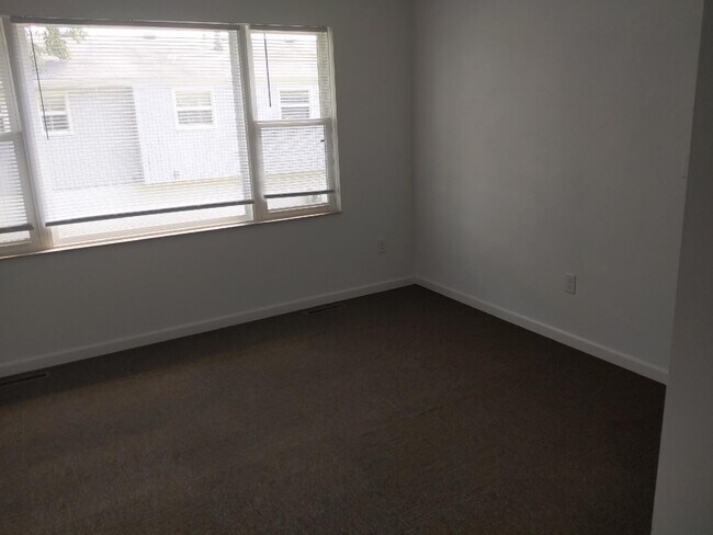 441 2nd Avenue D unit B&C, Silvis, IL 61282 - photo 5