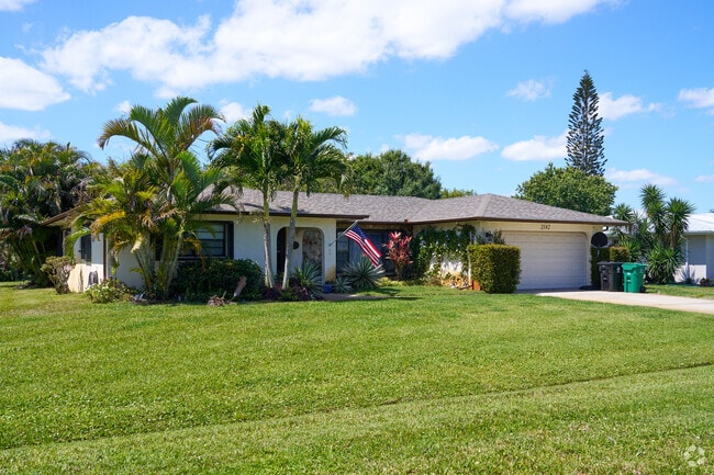 Most homes in Lyngate are traditional ranches with stucco exteriors.
