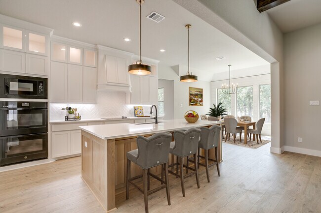 561 Royal Santana Run unit 38726760, Weatherford, TX 76087 - photo 2