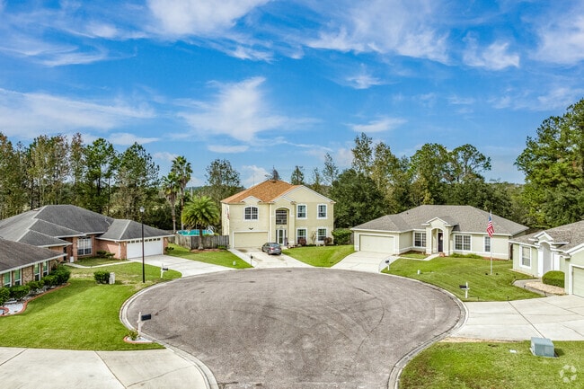 Homes of all sizes can be found throughout Middleburg.