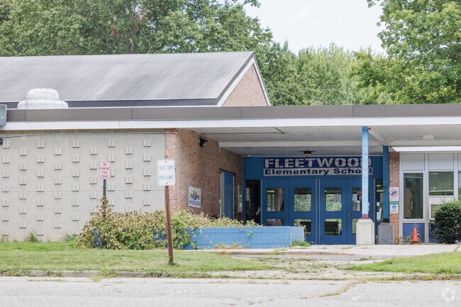Fleetwood Elementary School has a student-teacher ratio of 16 to 1.