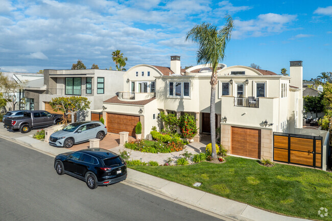 Top of the World features homes of different sizes and styles, including modern and contemporary styles.