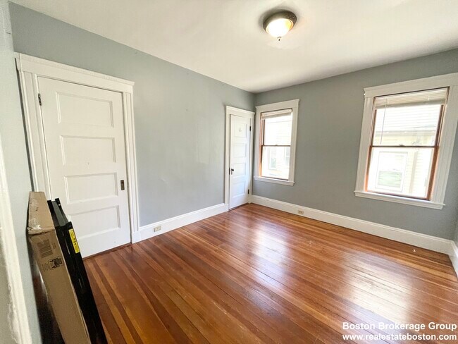 18 Romsey St unit 1, Dorchester, MA 02125 - photo 2