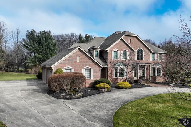 You can find examples of modern construction homes throughout Solon.