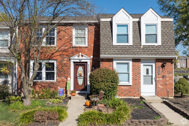 You can spot several well maintained Condos in the community of Pheasant Hill.