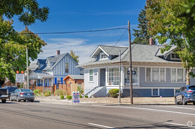 Craftsman houses that have withstood the test of time bring charm to Willamette, OR.