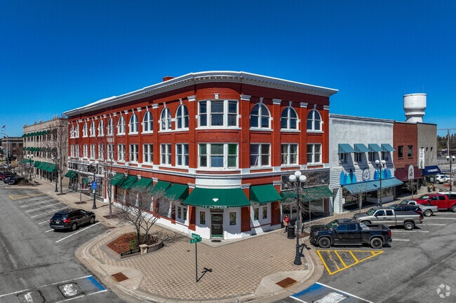 Historic downtown Brainerd is home to a number of quaint boutiques and restaurants.