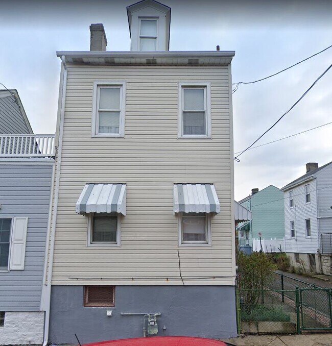 4663 Gangwish St, Pittsburgh, PA 15224