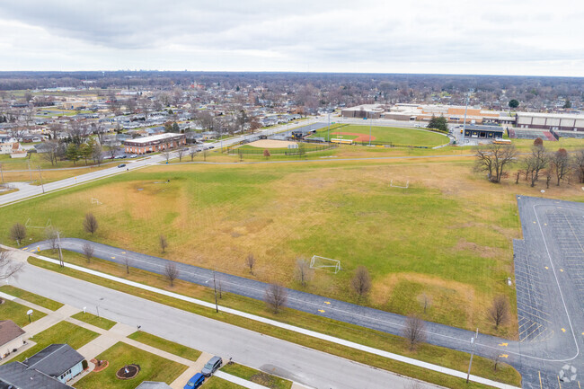 Beiriger Elementary School has a large green space for students.