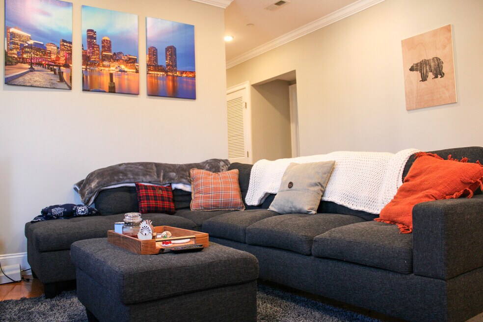 118 Holland St unit 2R, Somerville, MA 02144 - photo 1