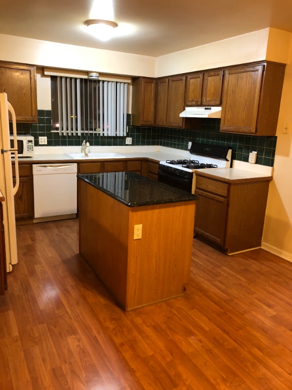 5968 E 14 Mile Rd, Warren, MI 48092