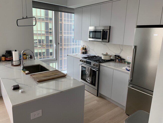 2310 42nd Rd unit 18F, Long Island City, NY 11101 - photo 5