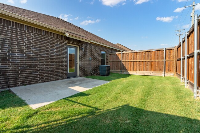 301 W Panther Way unit 1302, Hewitt, TX 76643 - photo 4