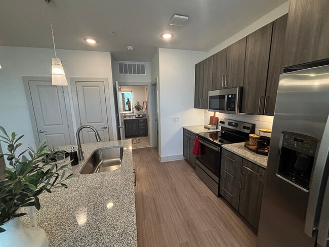 702 Celebration Way unit b2, San Marcos, TX 78666 - photo 5