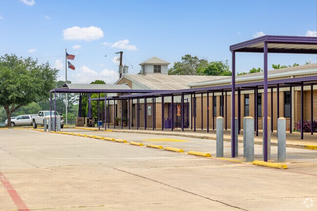 Stockdale Elementary School front parking area.