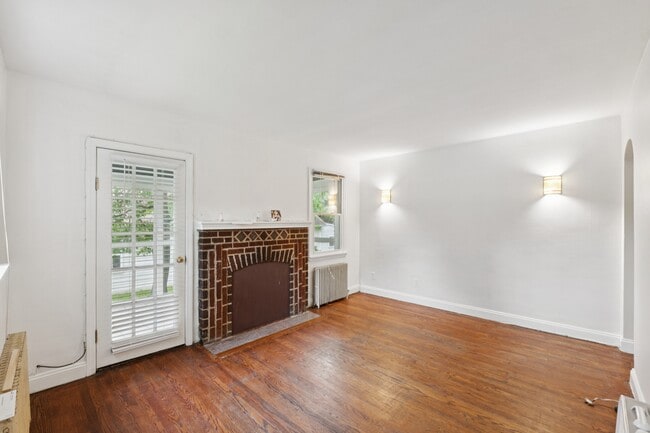 4811 Calvert Rd, College Park, MD 20740 - photo 2