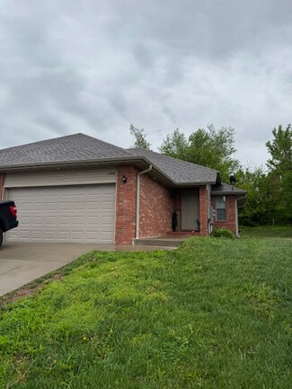 1008 N Missouri Dr, Ozark, MO 65721