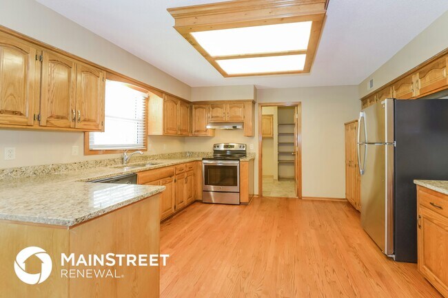 11531 S Lennox St, Olathe, KS 66061 - photo 7